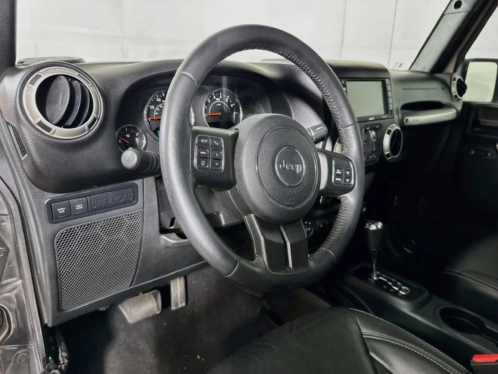 Used 2017 Gray Jeep Unlimited Rubicon image 9