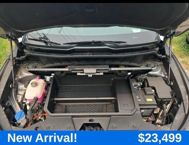 Used 2024 Gray Kia Wind image 8
