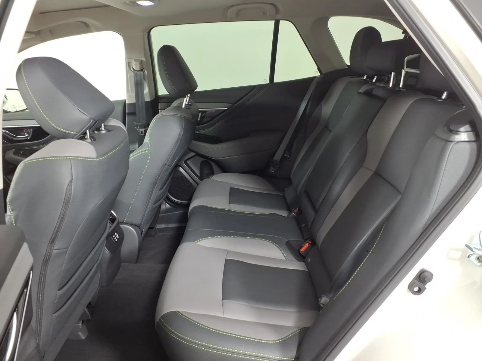 Certified Used 2025 Crystal White Pearl Subaru Onyx Edition image 28