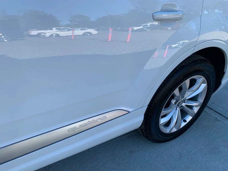 Used 2019 White Audi 55 TFSI Premium Plus Sport Utility 4D image 25