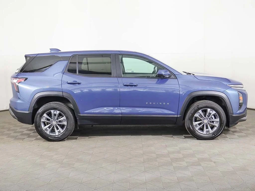 Used 2025 Lakeshore Blue Chevrolet LT image 19