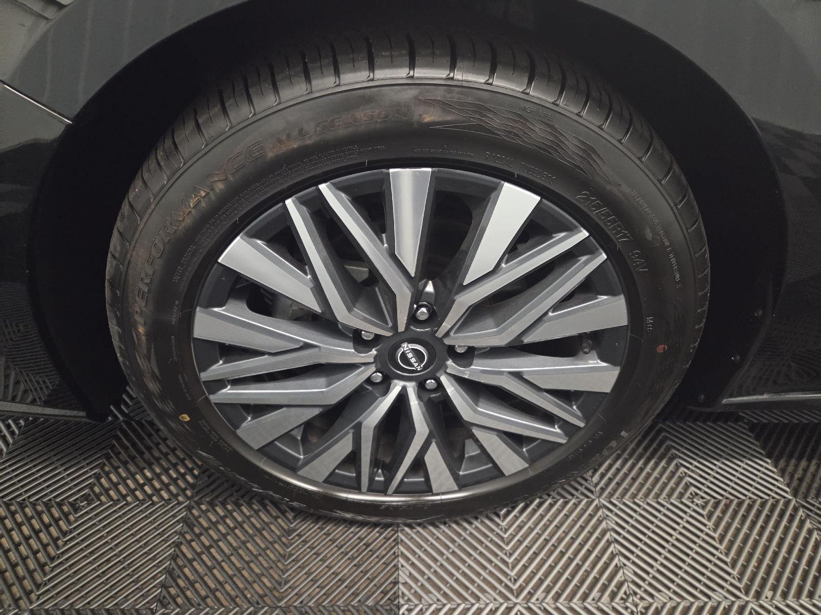 Used 2024 Super Black Nissan 2.5 SV image 46