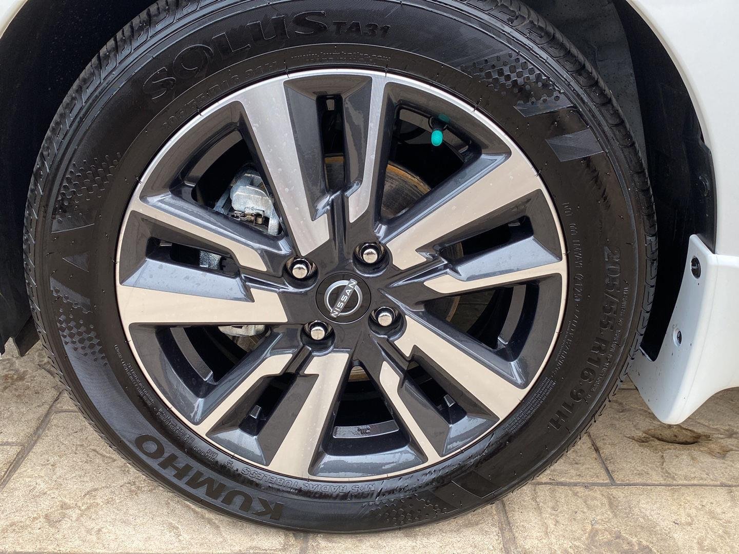 Certified Used 2025 Aspen White Tricoat Nissan SV image 13
