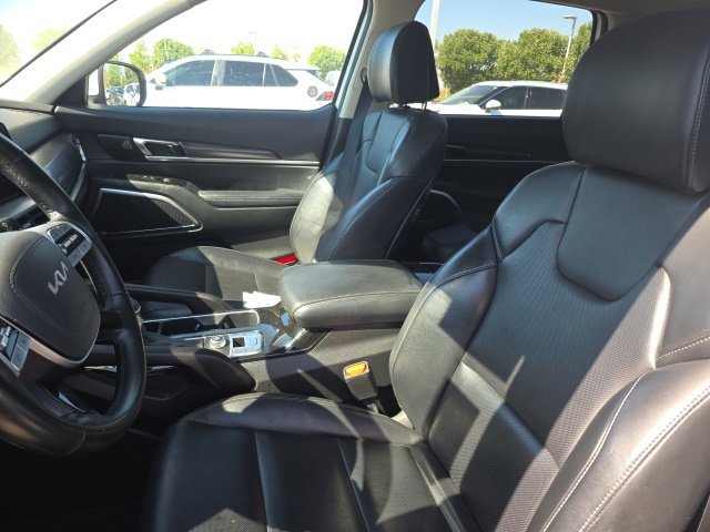 Used 2025 White Kia S image 5