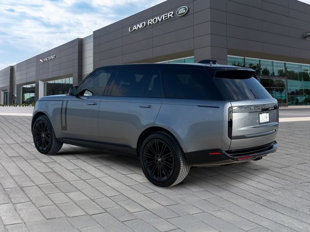 Used 2024 Gray Land Rover SE image 3