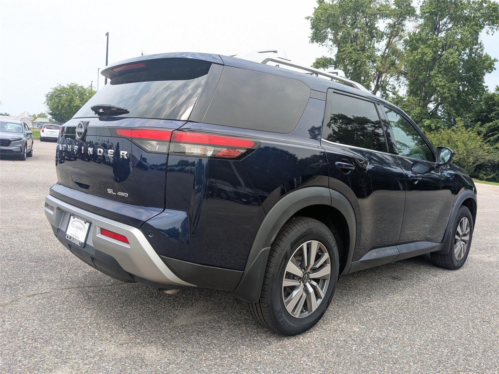 Used 2022 Deep Ocean Blue Pearl Nissan SL image 4