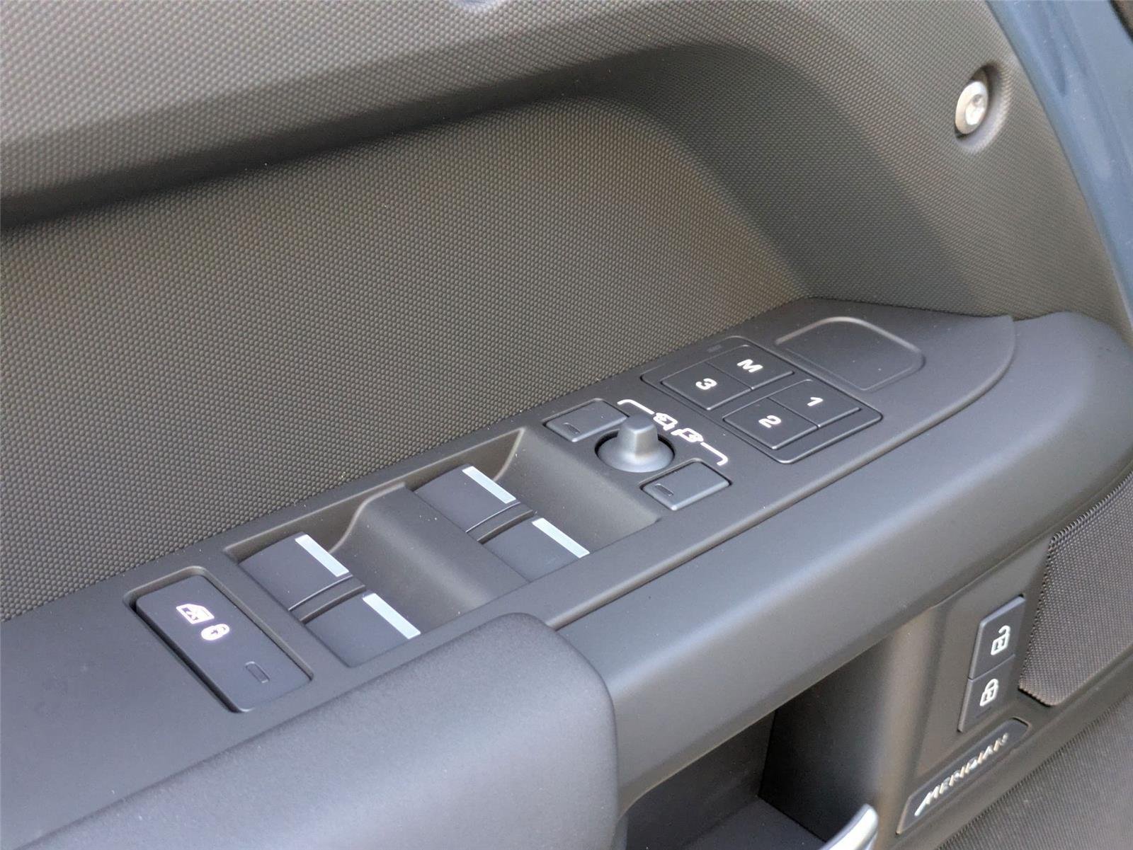 Used 2026 Tasman Blue Metallic Land Rover S image 13