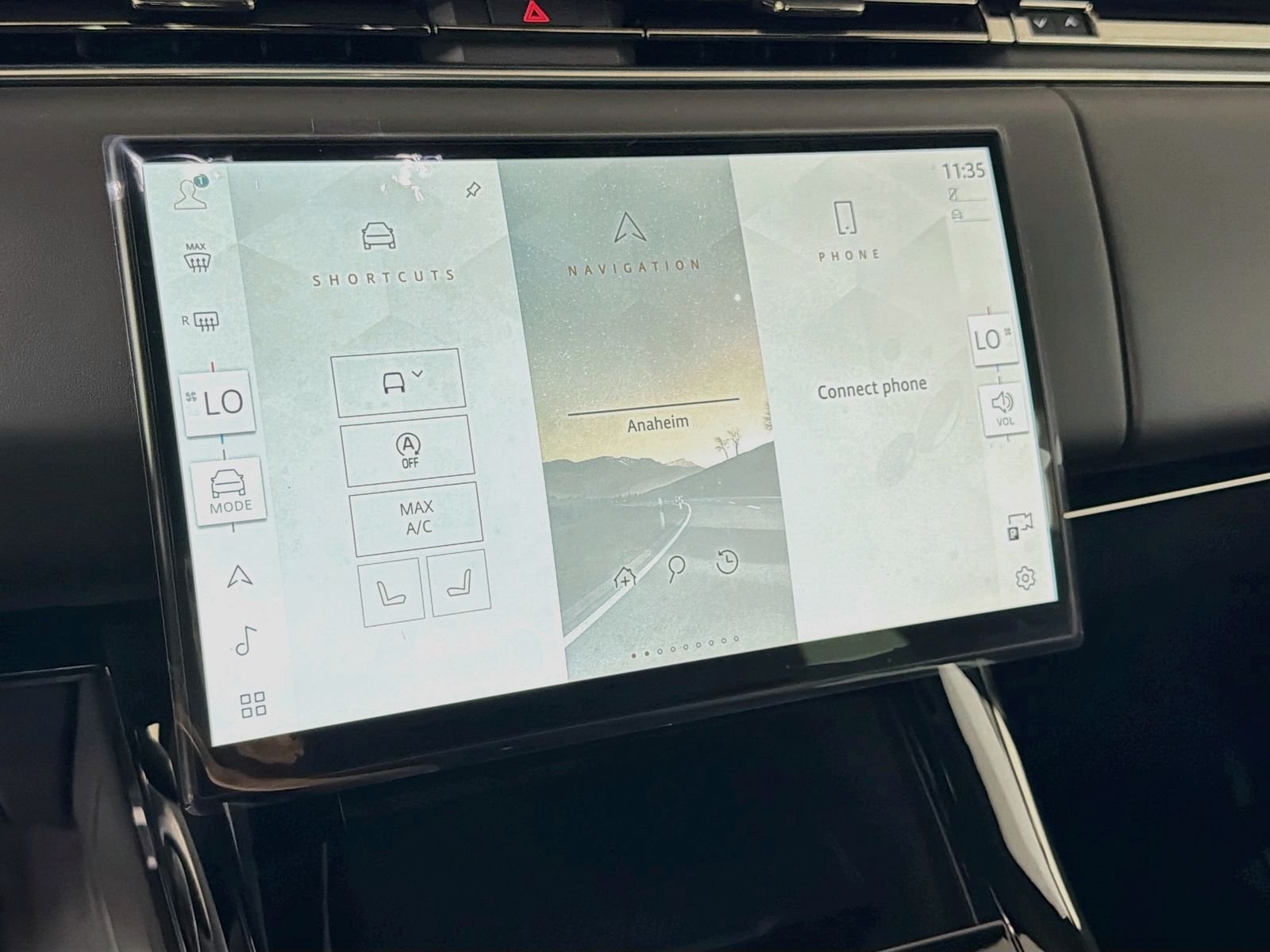 New 2026 Carpathian Grey Land Rover Dynamic SE image 18