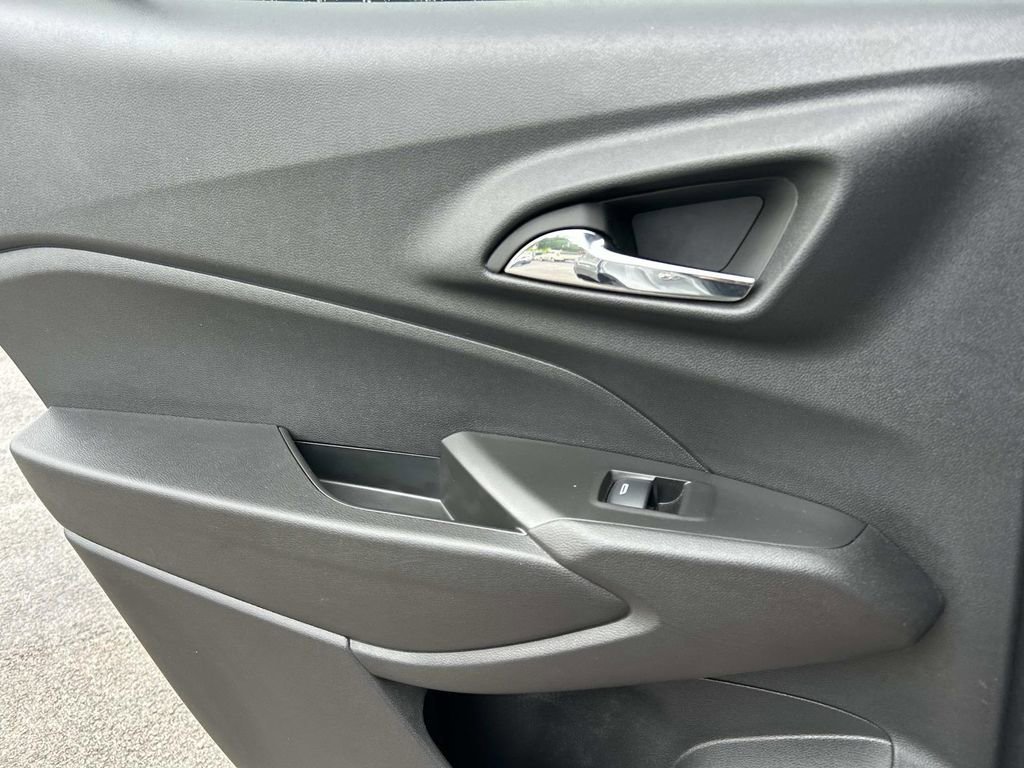 Used 2025 Sterling Gray Metallic Chevrolet LT image 17