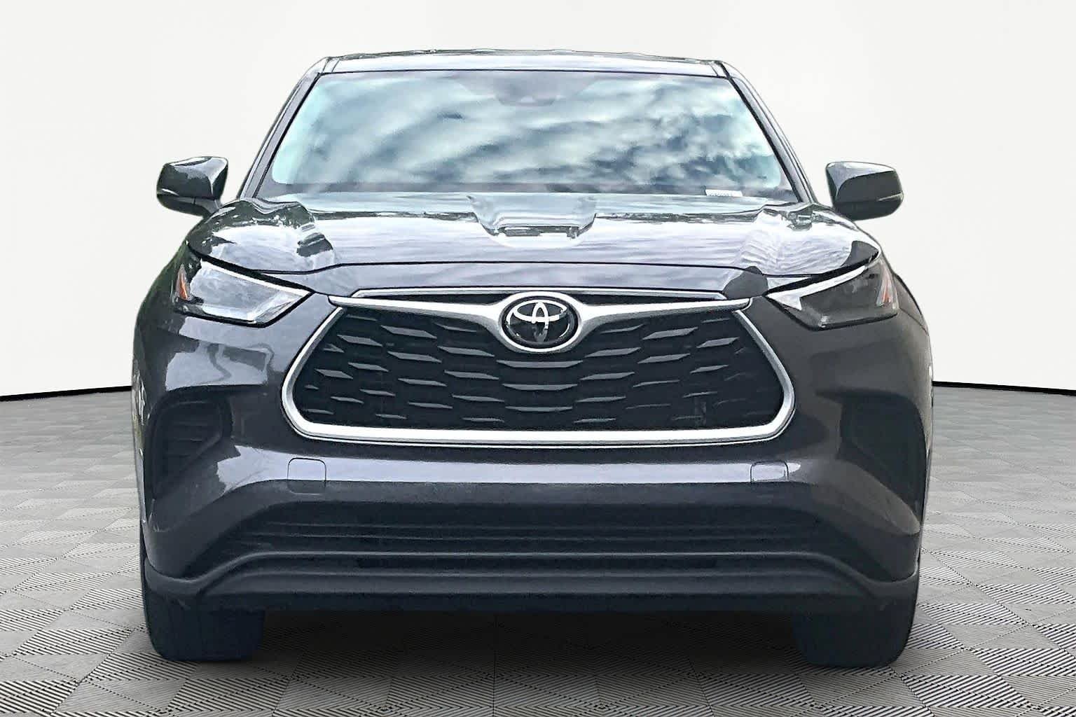 Used 2023 Magnetic Gray Metallic Toyota L image 4