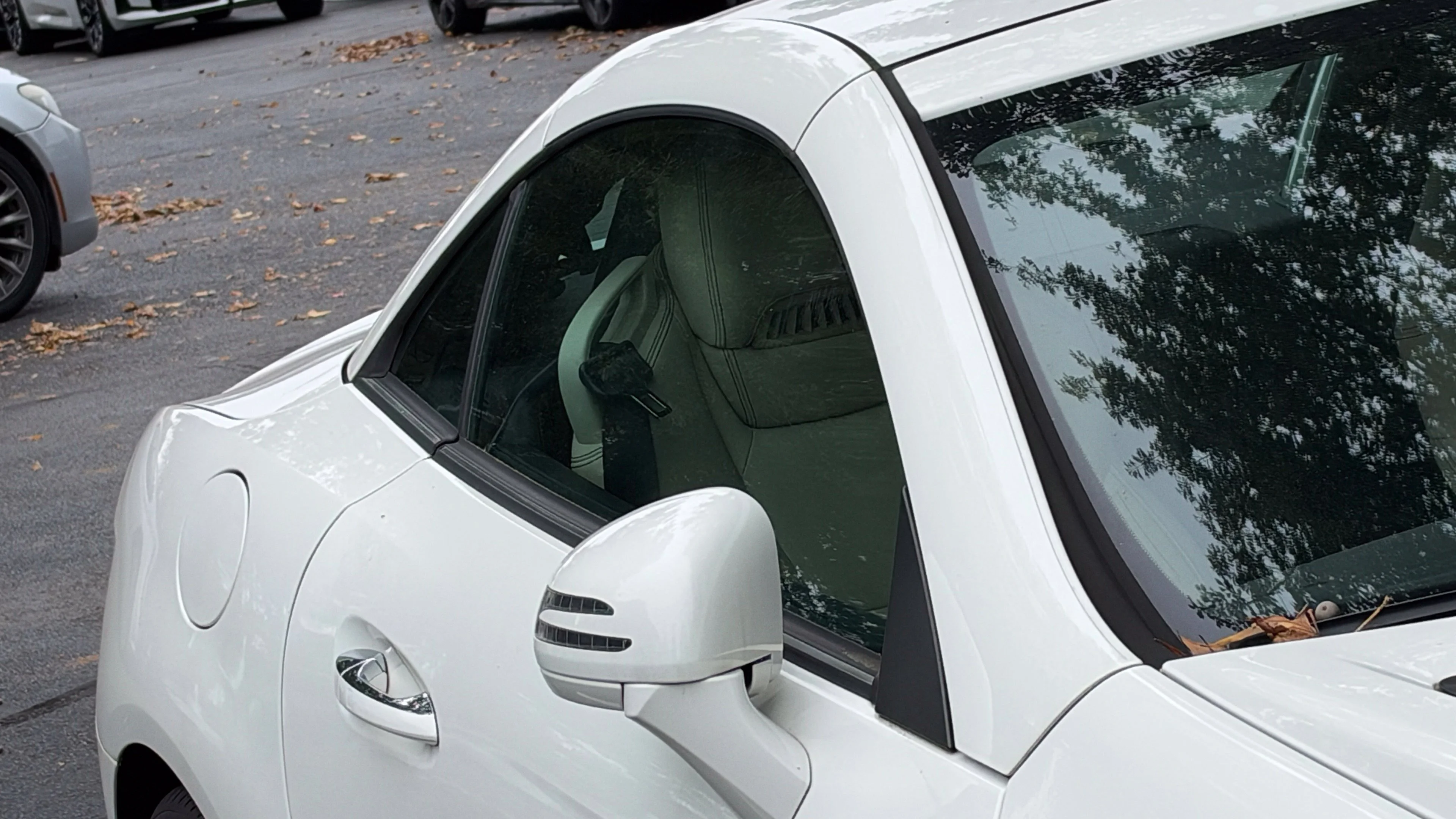 Used 2013 Arctic White Mercedes-Benz SLK 250 image 3