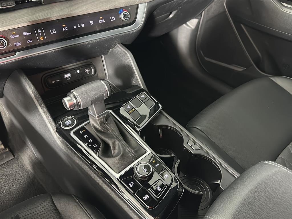 Used 2024 Wolf Gray Kia X-Line image 19