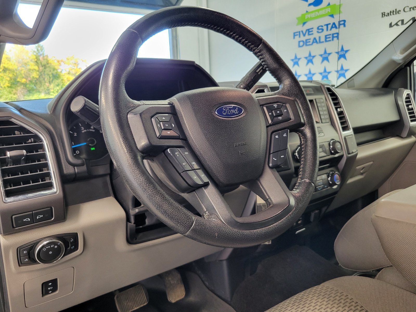 Used 2015 Silver Ford XLT image 10