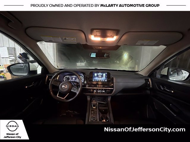 Used 2022 White Nissan SL image 20