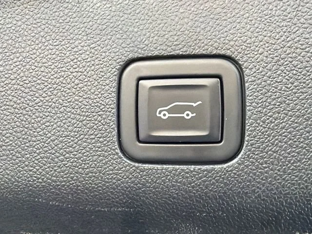 Used 2023 Sterling Gray Metallic Chevrolet Premier image 19