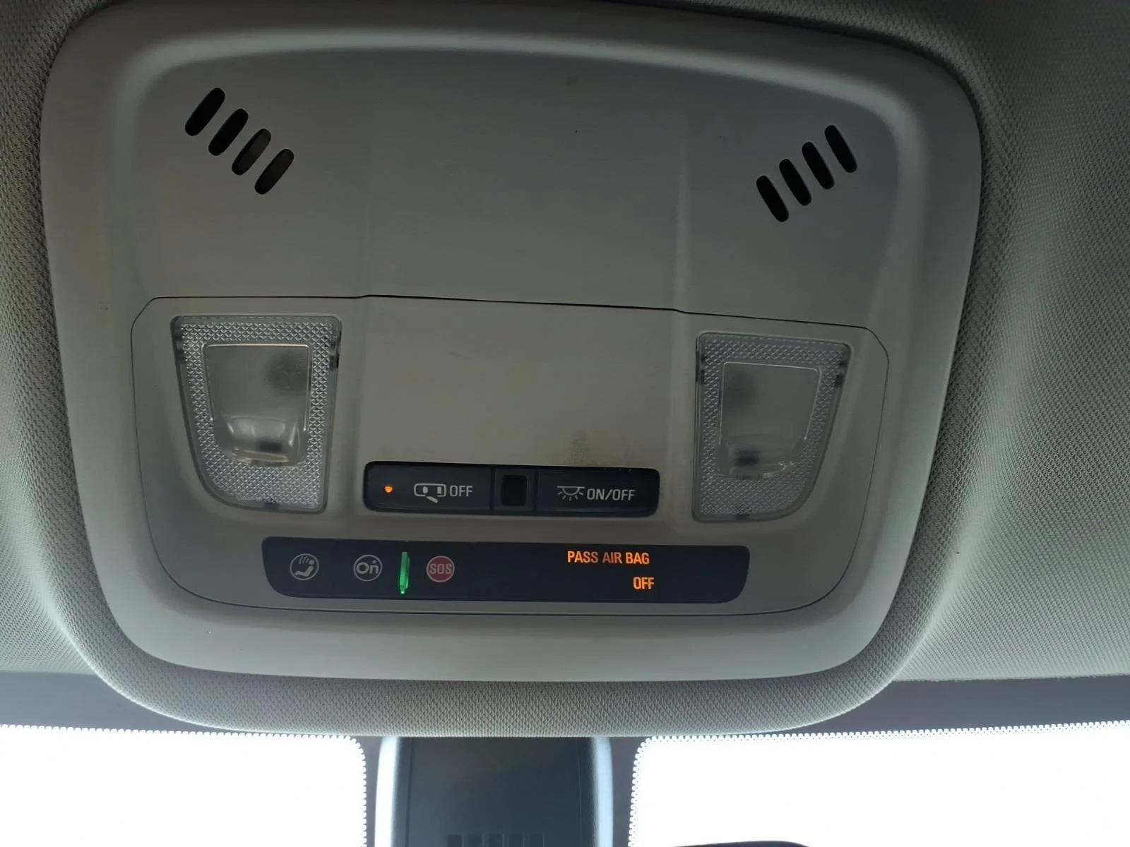 Used 2020 GRAPHITE METALLIC Chevrolet LT Cloth image 29