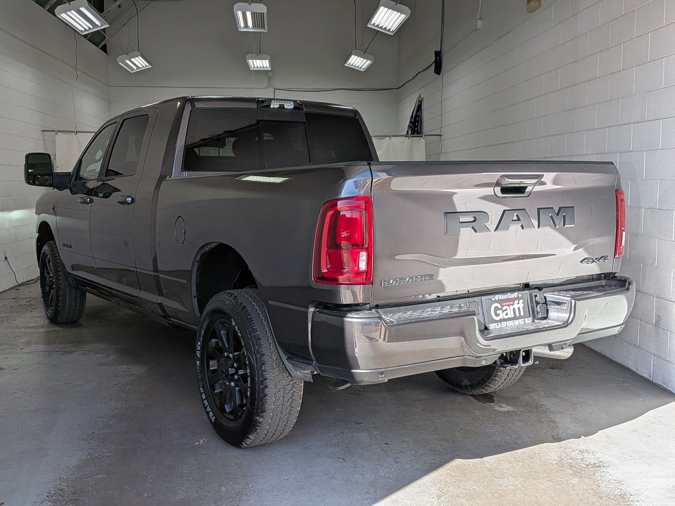 New 2026 Granite Crystal Metallic Clear-Coat Exterior Paint RAM Laramie image 5