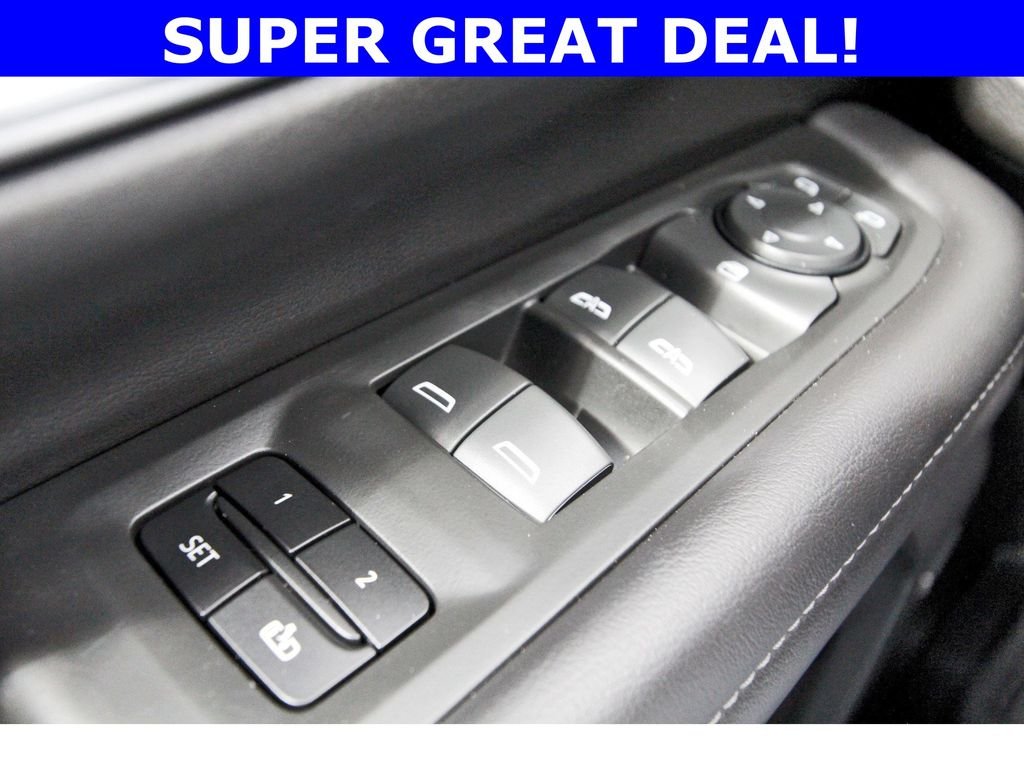 Used 2021 Black Chevrolet Z71 image 21