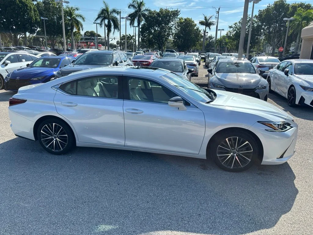 Certified Used 2023 White Lexus 350 image 4