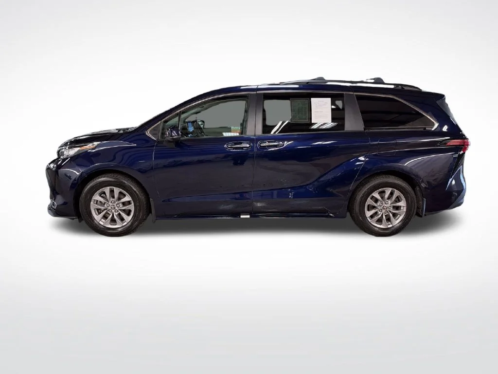 Certified Used 2022  Toyota XLE image 2