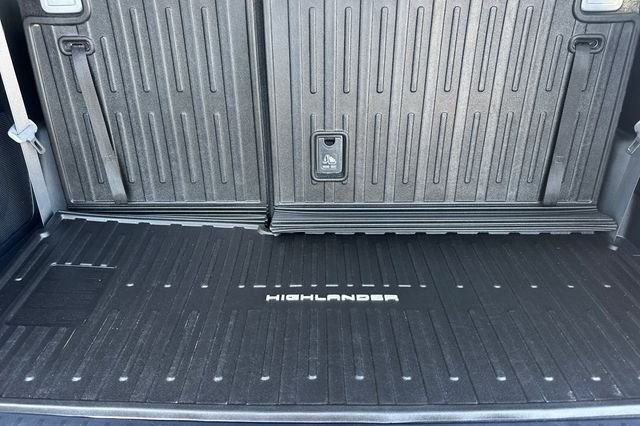 Used 2023 Silver Toyota Platinum image 20