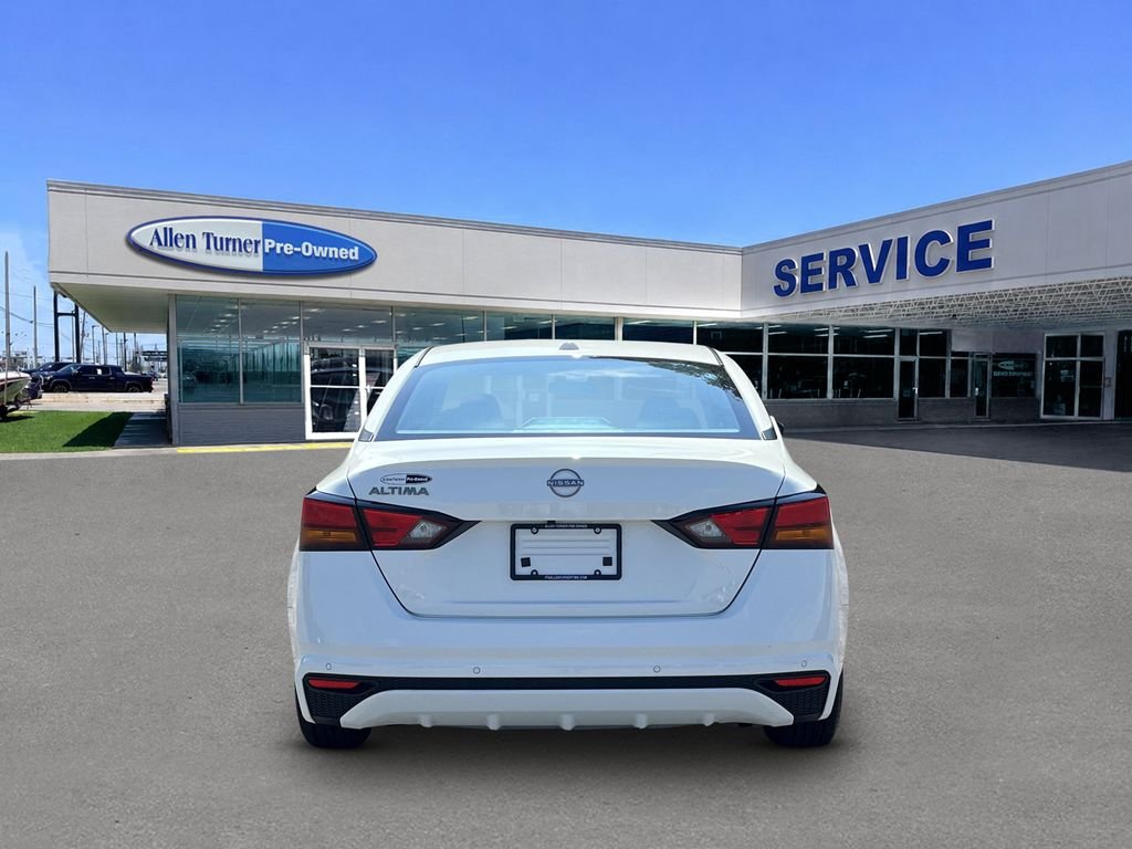 Used 2025 Glacier White Nissan 2.5 S image 7