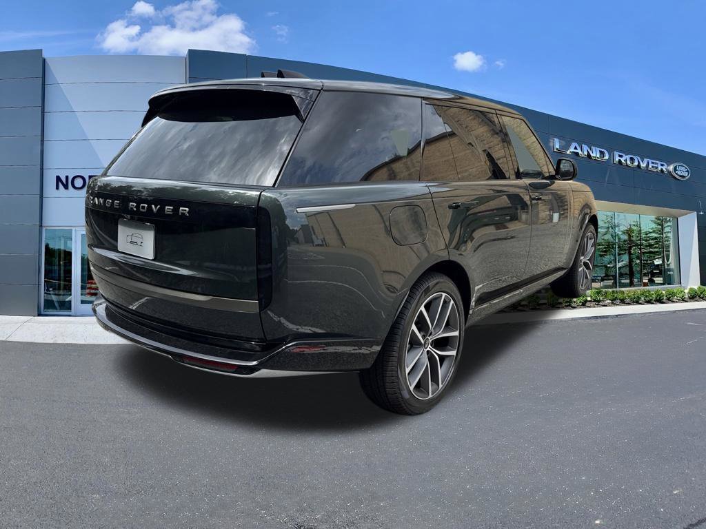 New 2027 Belgravia Green Land Rover SE image 5