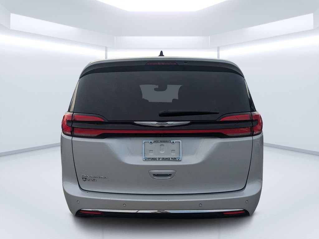 Used 2024 Silver Chrysler Touring L image 4