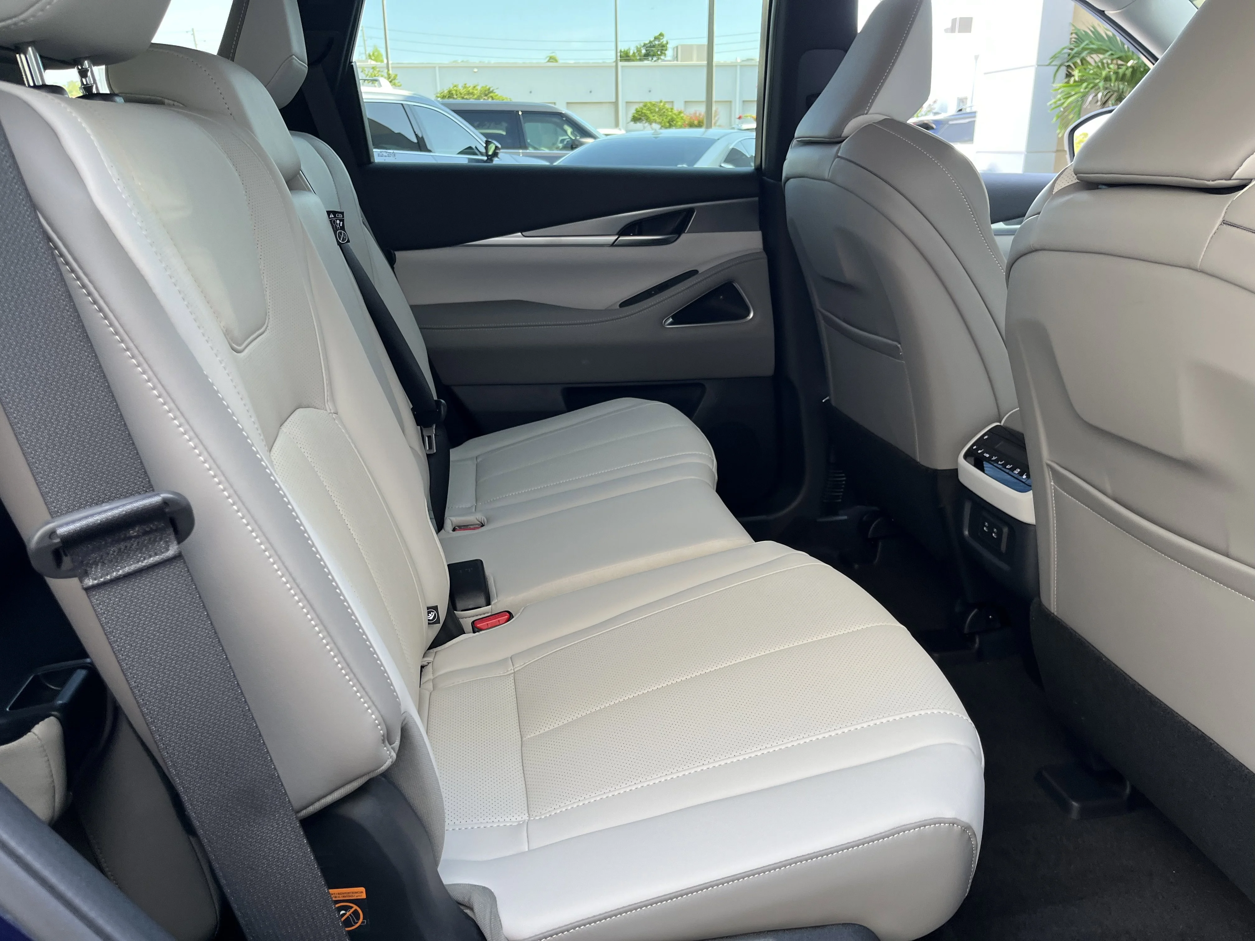 New 2027 Grand Blue INFINITI LUXE image 18