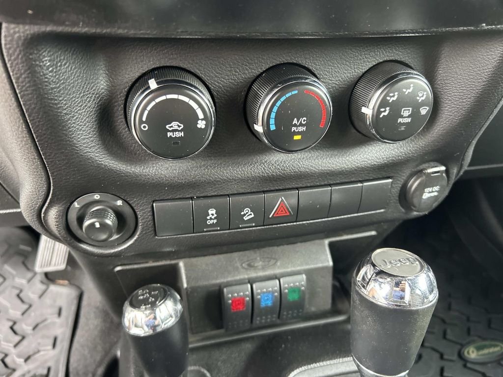 Used 2012 Bright White Jeep Unlimited Sport image 26