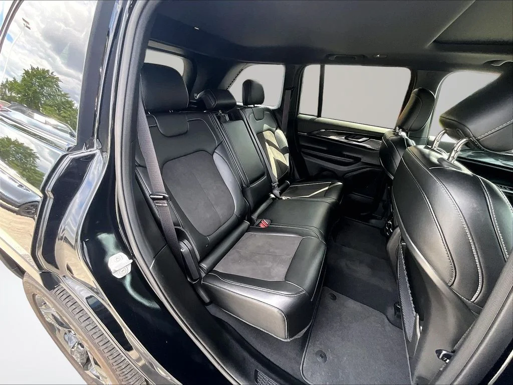 Used 2023 Black Jeep Altitude X image 28