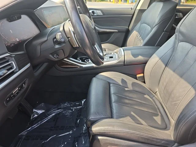 Used 2021 Black BMW xDrive40i image 17
