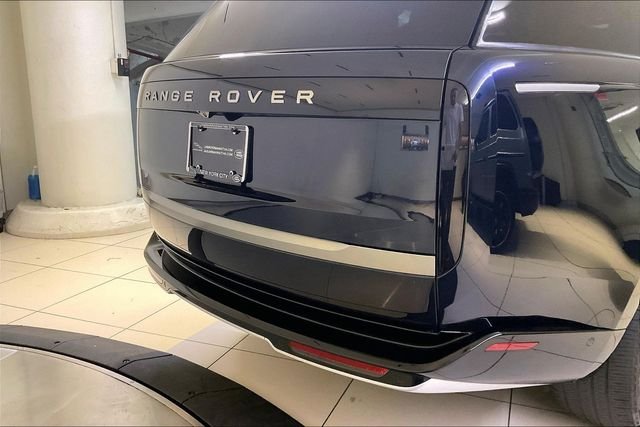 Used 2024 Blue Land Rover SE image 27