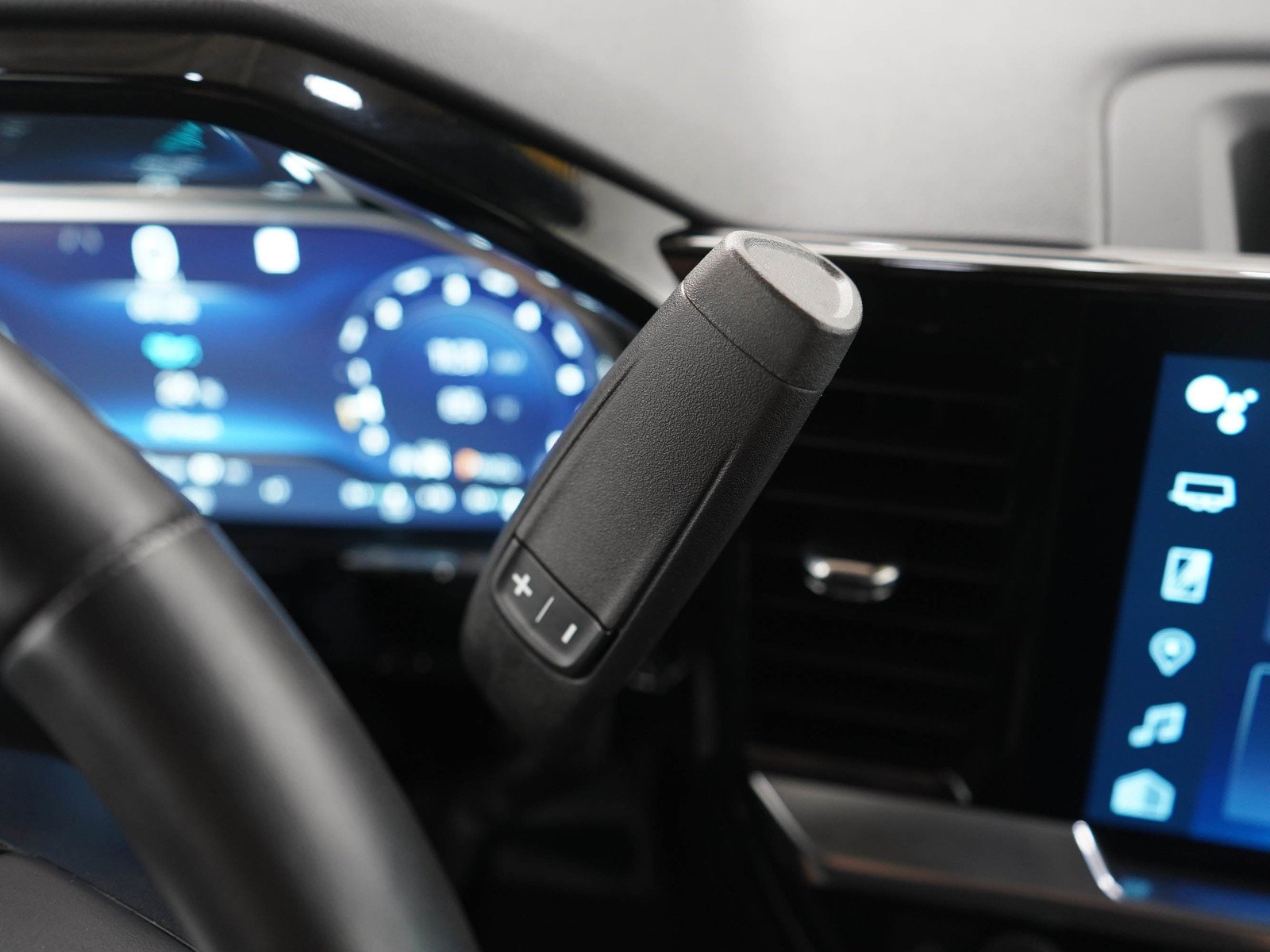 Used 2022 Northsky Blue Metallic Chevrolet LT image 22
