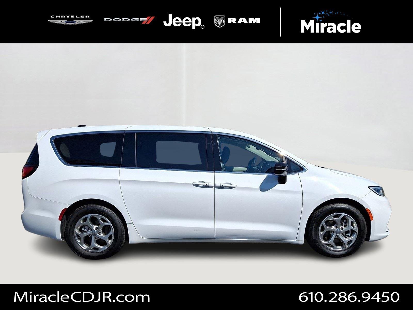 Certified Used 2024 Bright White Clearcoat Chrysler Limited image 7