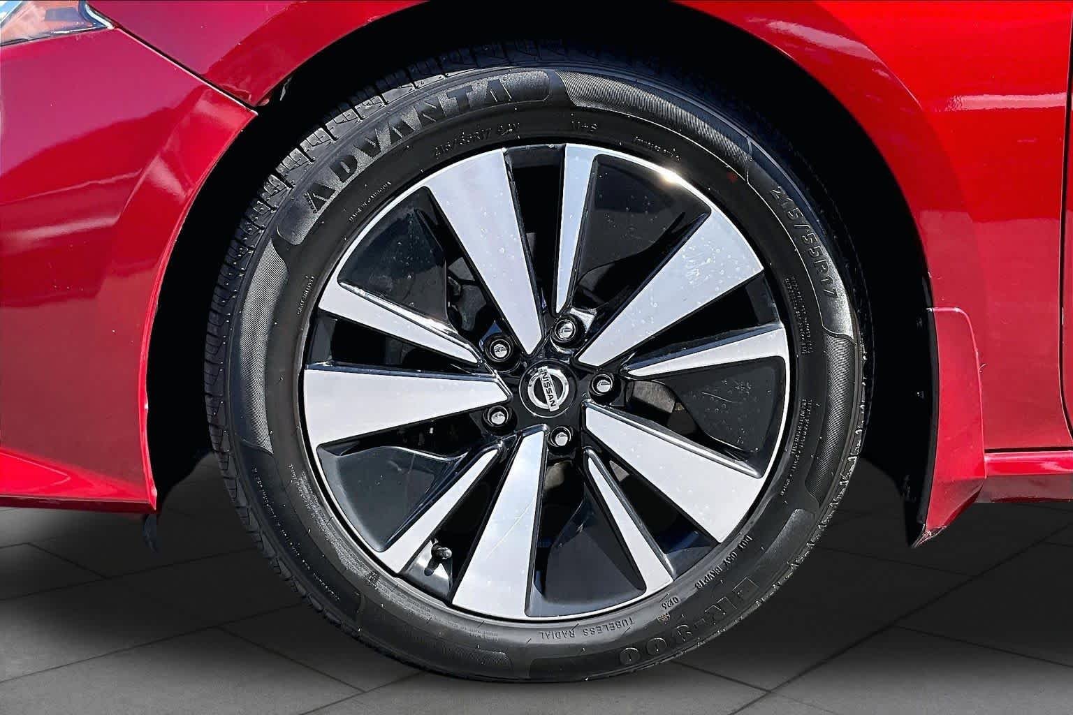 Used 2022 Scarlet Ember Tintcoat Nissan 2.5 SV image 21