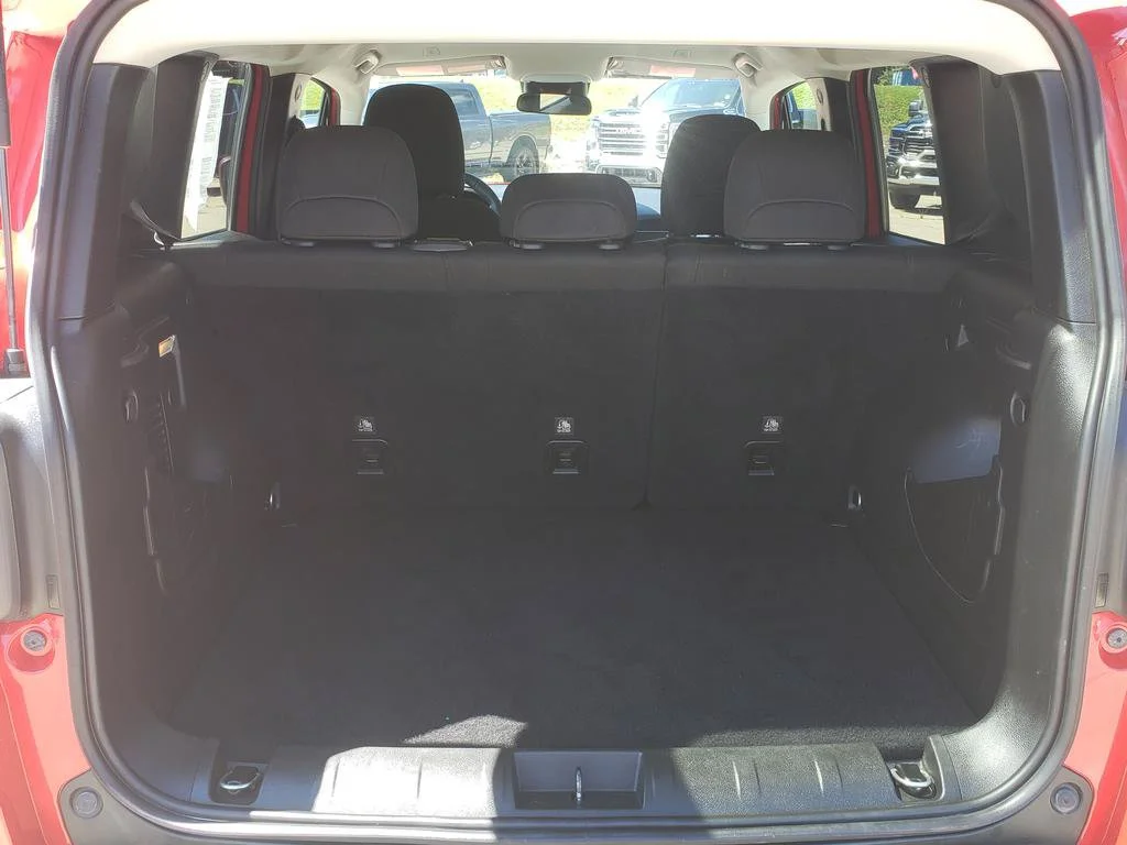Used 2021 Colorado Red Clearcoat Jeep Latitude image 9