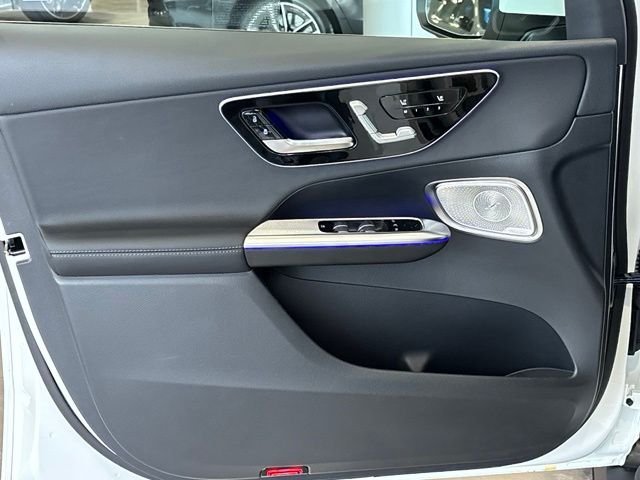 New 2026 Polar White Mercedes-Benz GLC 300 image 11
