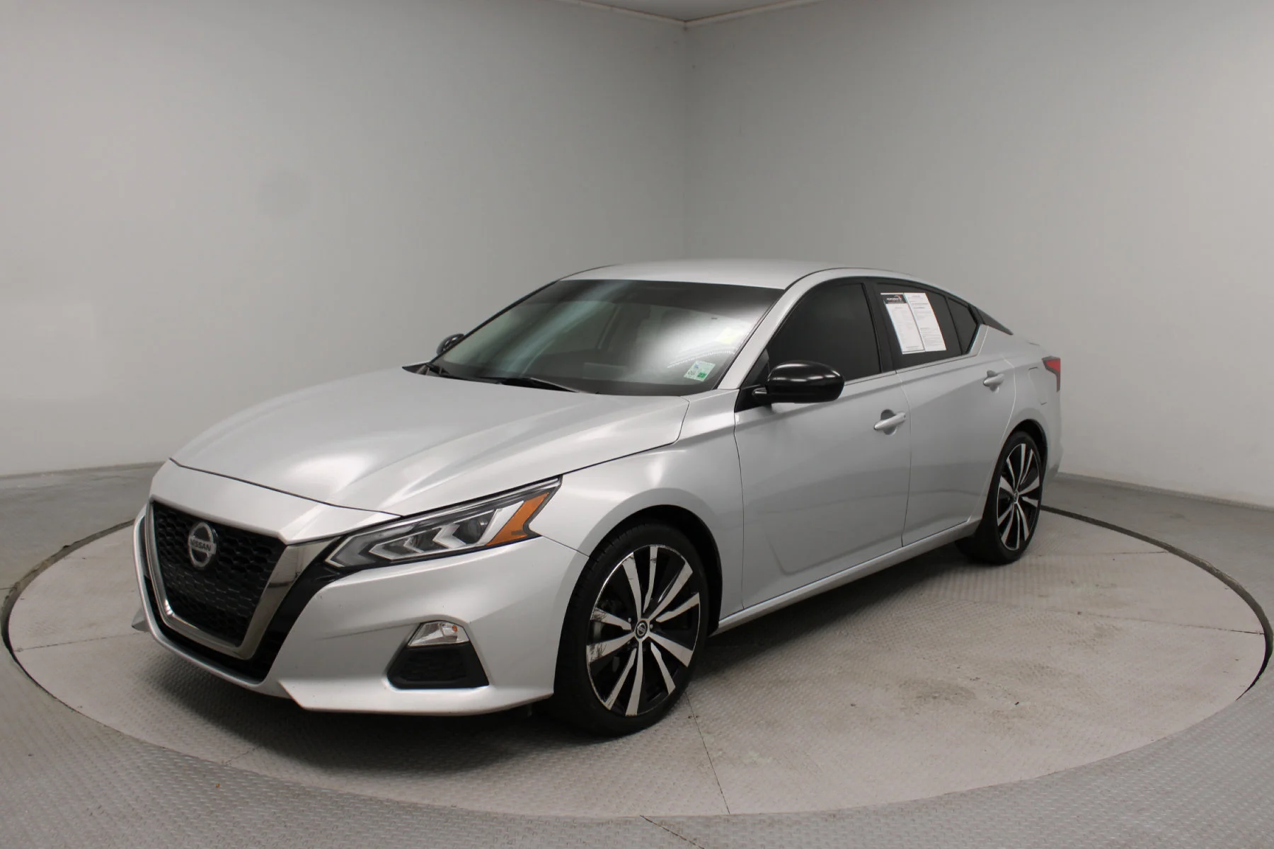Used 2019 Brilliant Silver Metallic Nissan 2.5 SR Sedan image 26
