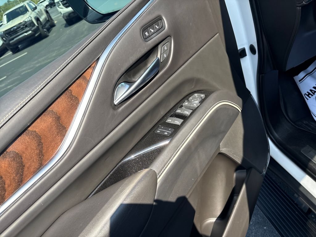 Used 2022 White Cadillac Sport Platinum image 11