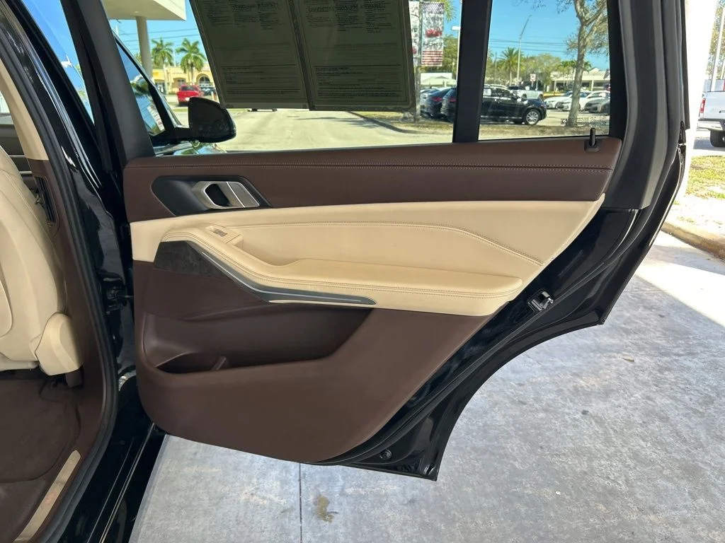 Used 2019 Black BMW xDrive40i image 44