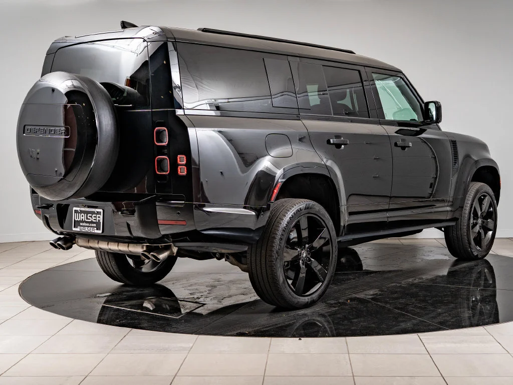 Used 2025 Black Land Rover V8 image 10