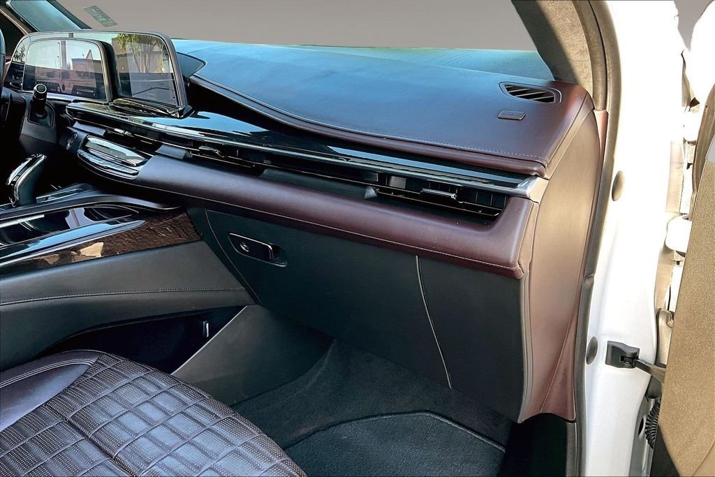Used 2023 White Cadillac Sport Platinum image 16