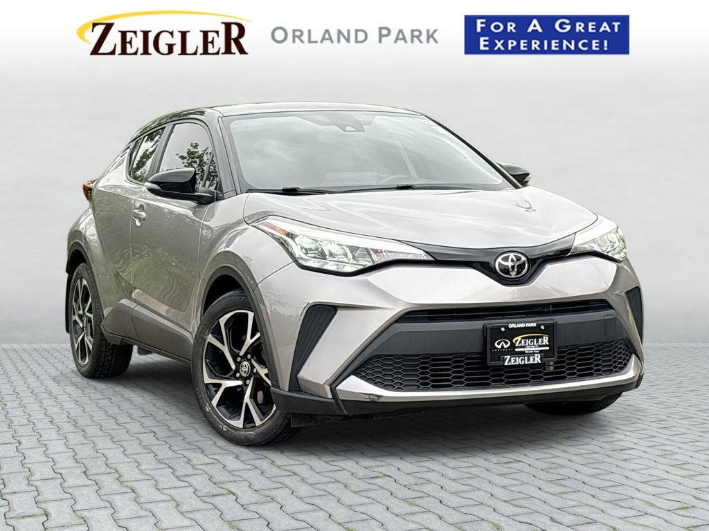 2020 Toyota C-HR XLE's photo