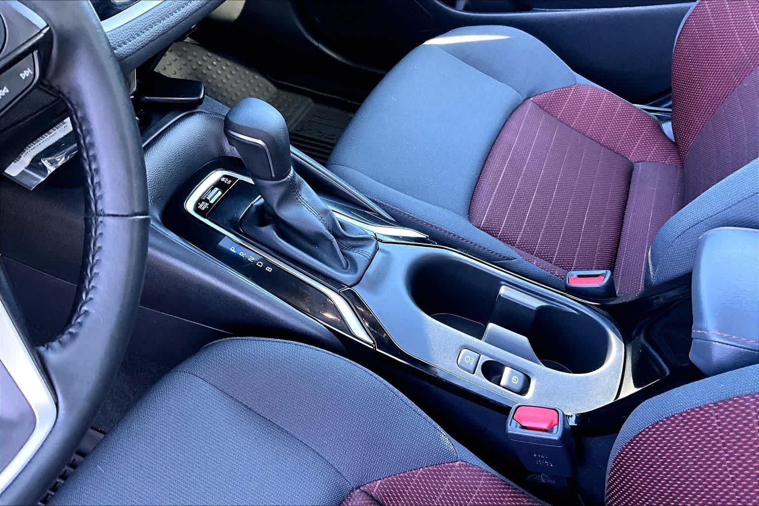 Used 2025 Classic Silver Metallic Toyota SE image 15