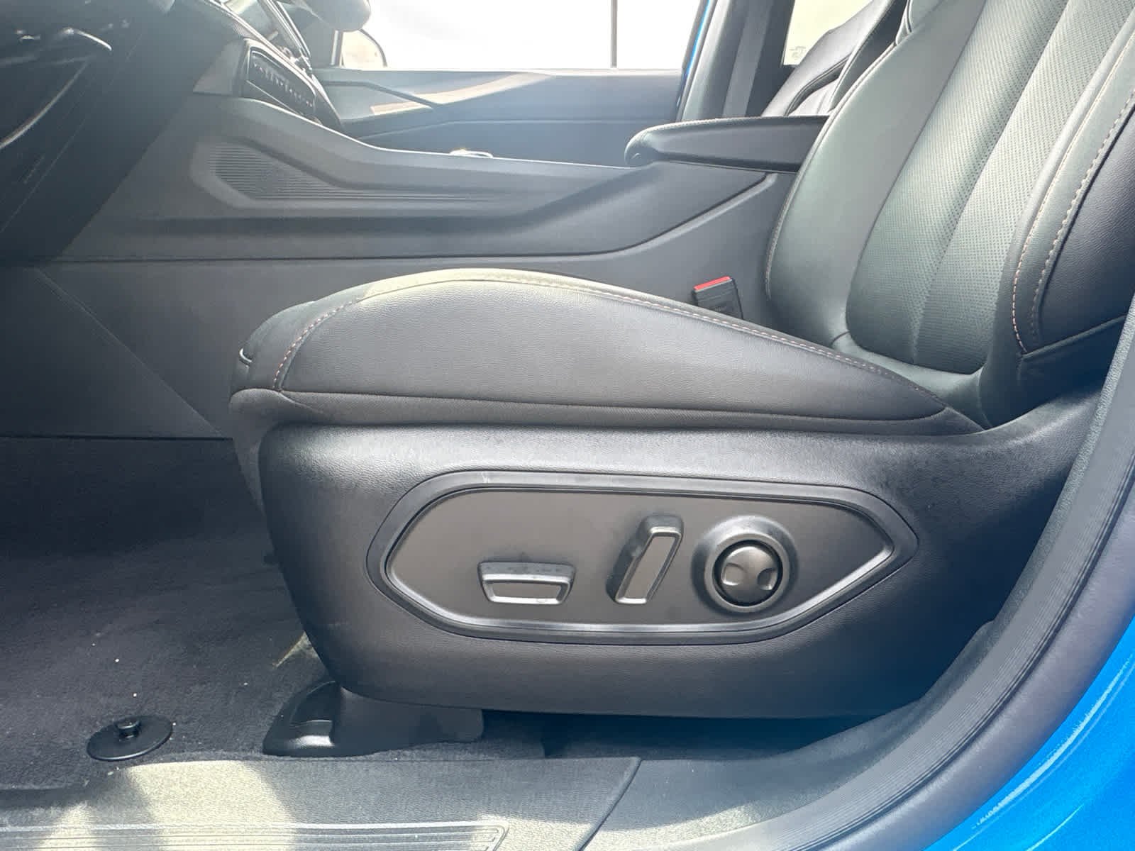 New 2026 Hydro Blue Pearlcoat Jeep Limited image 20