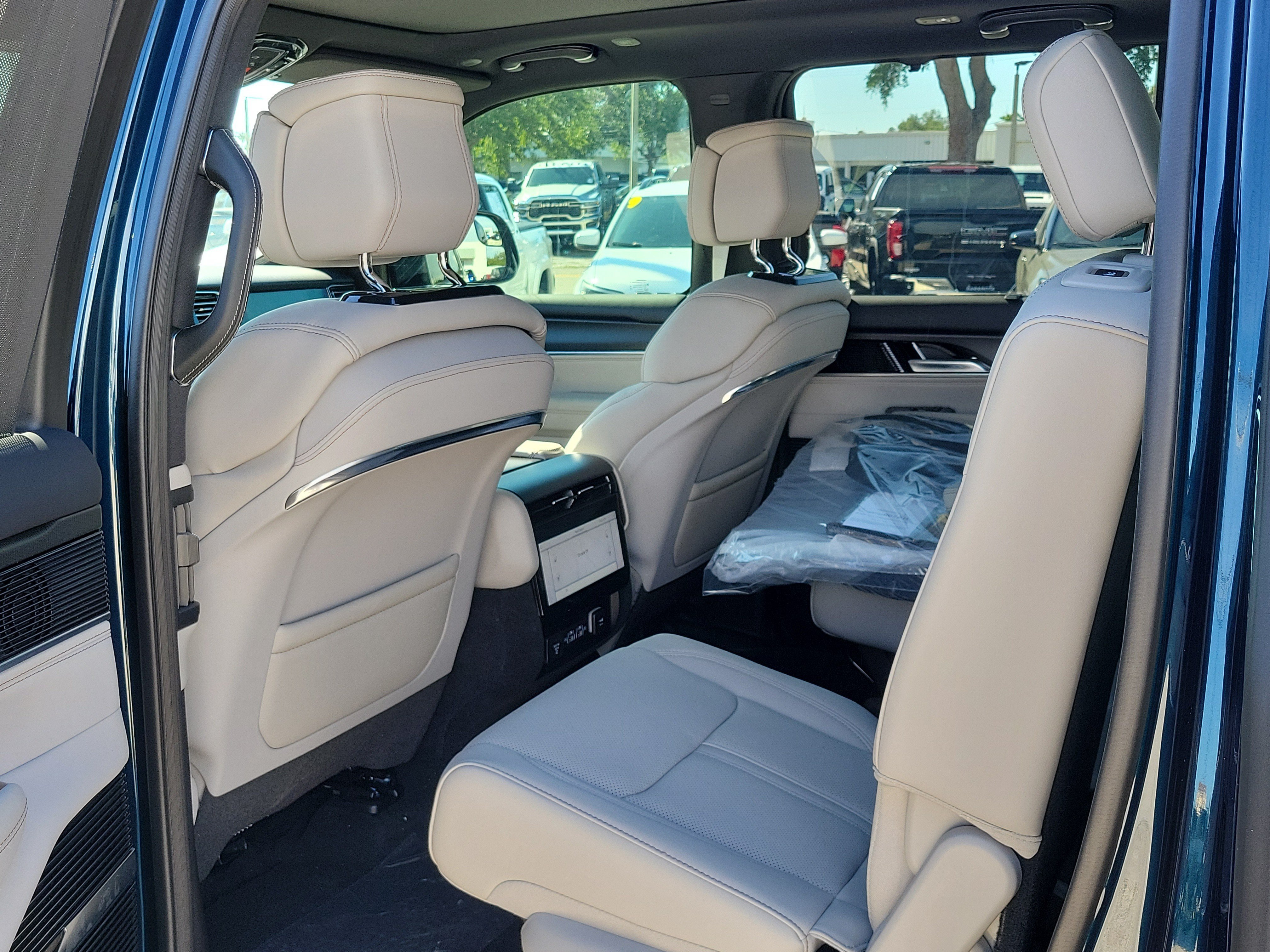 New 2026 Fathom Blue Pearlcoat Jeep Summit Obsidian image 12
