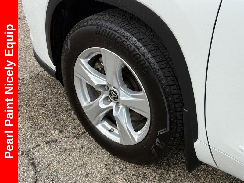 Used 2023 Pearl Toyota LE image 10