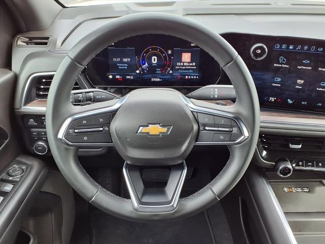 Used 2025 Summit White Chevrolet LT image 13
