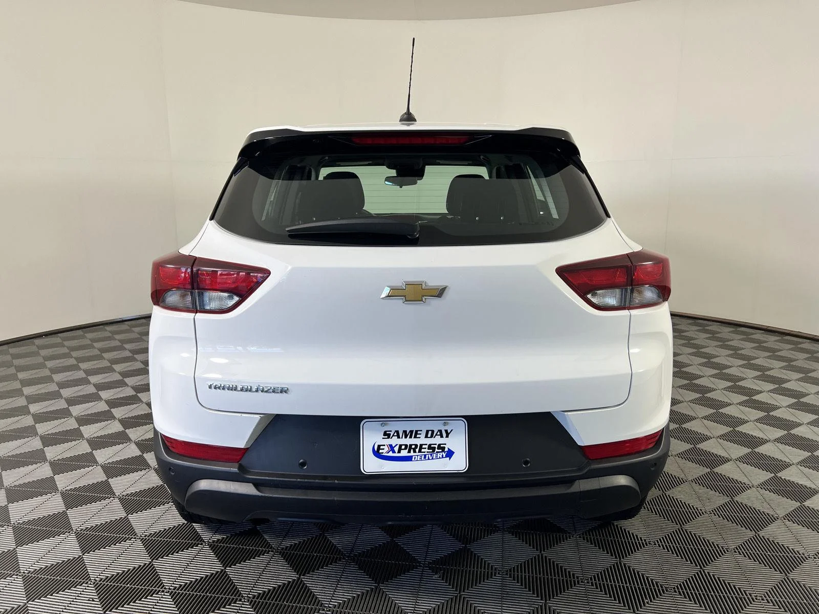 Used 2021 SUMMIT WHITE Chevrolet LS image 23